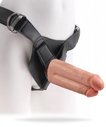 vit hudfärgad dubbeldildo med en tillhörande svart strapon