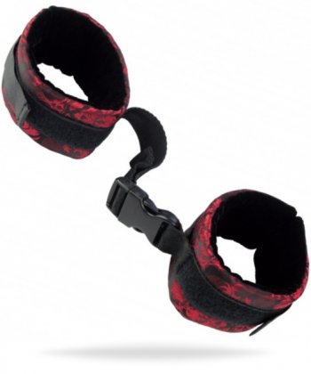 Detaljerade vristfängsel med justerbar kardborre. Högkvalitativ polyester och bekväm passform. Slitstarkt material.