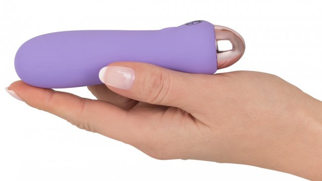 Elegant vibrator tillverkad av supermjuk silikon. 7 olika vibrationer. Uppladdningsbar, vattentät och enkel att använda.