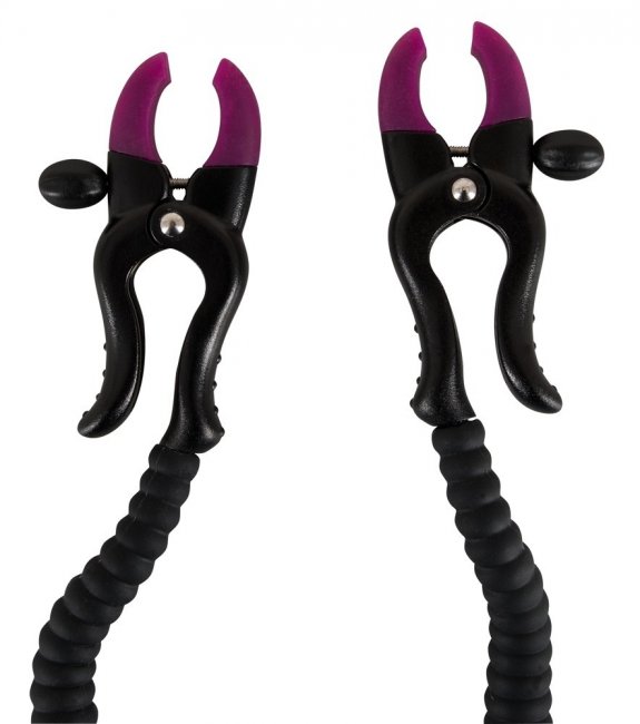 Svart sexleksak särar på blygdläpparna och blottar klitoris. Justerbar metallstång och supermjuk silikon. Justerbara klämmor.
