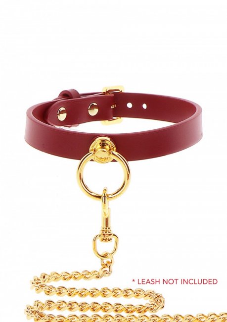 Rött halsband av högkvalitativ PU-läder med guldiga detaljer av nickelfri metall. Slitstarka material. Justerbar passform.