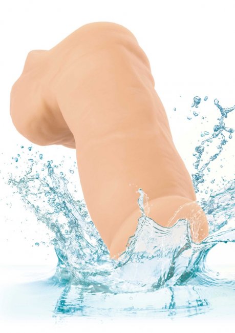 Bekväm packer penis tillverkad av supermjuk silikon. Kompatibel med alla packer gear selar. Stand-to-pee funktionell. Enkel.