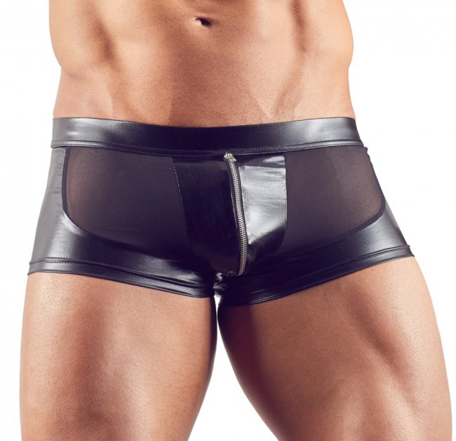 Korta byxor med mesh tyg och glansigt material med en dragkedja över paketet. Bekvämt material. Finns i olika storlekar.