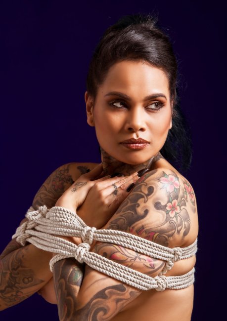 Högkvalitativt rep tillverkad av slitstark och naturlig hampa. Enkelt att använda och mångsidig. 10 meter långt.